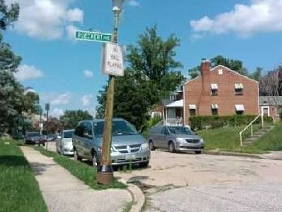 Exterior Neighborhood (street photo)