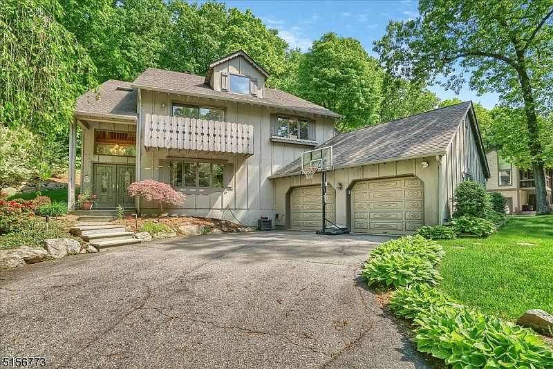 1st image of 18 Cheshire Ln