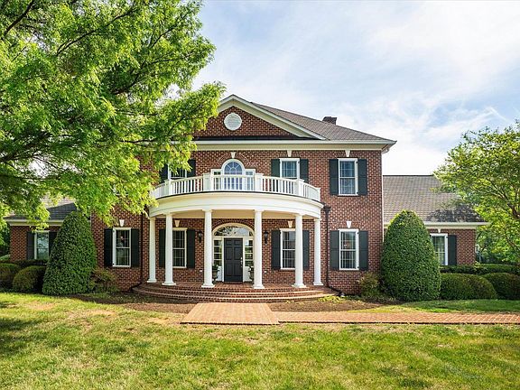 3rd image of 515 Rocks Farm Dr