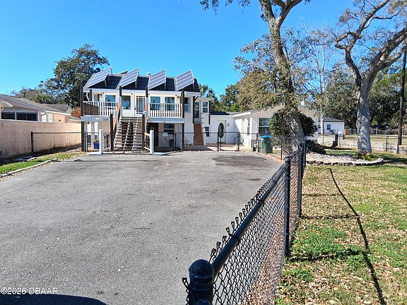 2nd image of 318 Riverside Dr