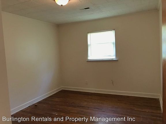 5th image of 320 Dare St