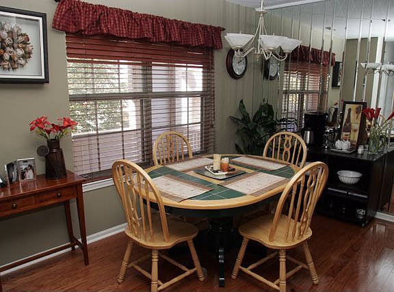 Eat-in/dining Area