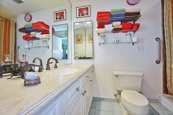 Sold by R New York | media 39