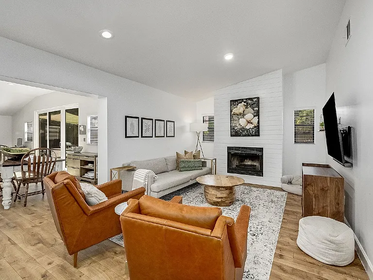 938 Pembroke Ave NE — Photo 43