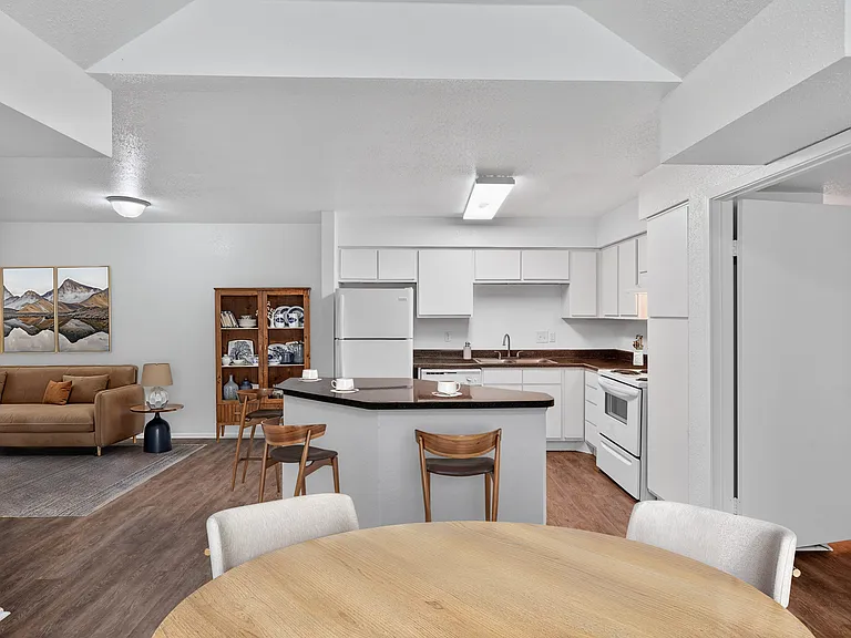 Dayton Park Apartments — Photo 1