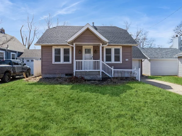 811 S 7th Ave W, Newton, IA 50208