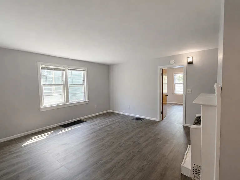 329 Lyon St NE #2 — Photo 4