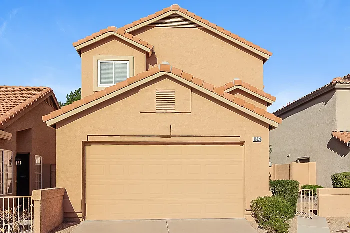 3 bed, 2.5 bath, 2100 sqft, $2,545 — Photo 1
