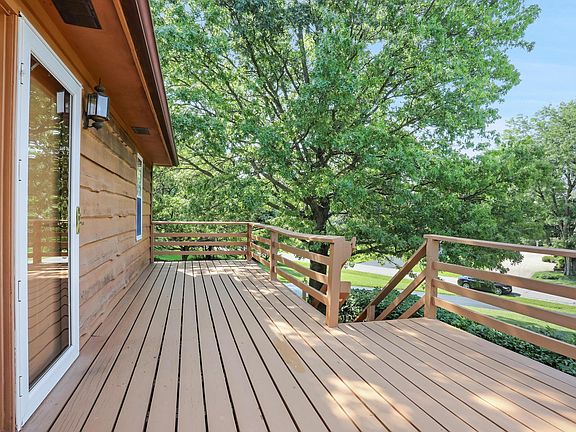 2nd image of 4985 Parkmoor Dr
