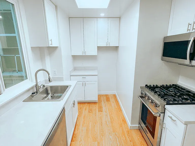 121 Carl St #3 — Photo 2