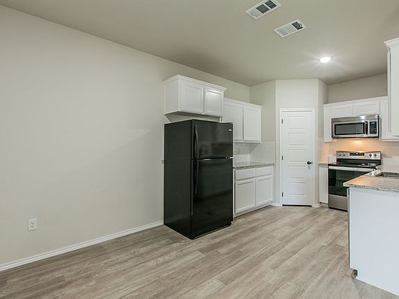4th image of 713 Eastland Dr #B