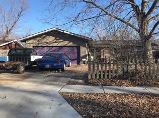 2812 SW Indian Trl, Topeka, KS 66614