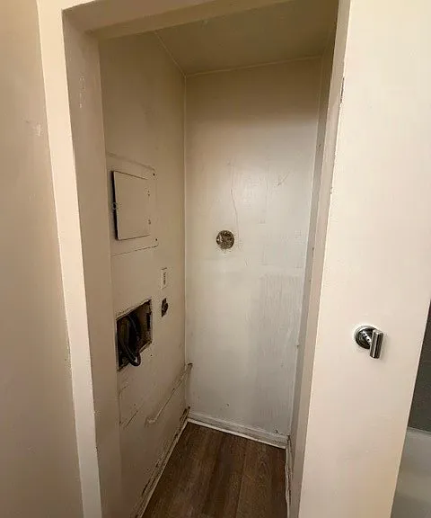 220 E Market St — Photo 16