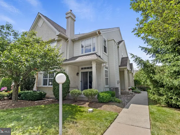 802 Dresher Woods Dr, Dresher, PA 19025