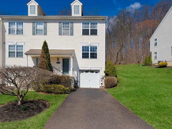 4570 Louise Saint Claire Dr, Doylestown, PA 18902