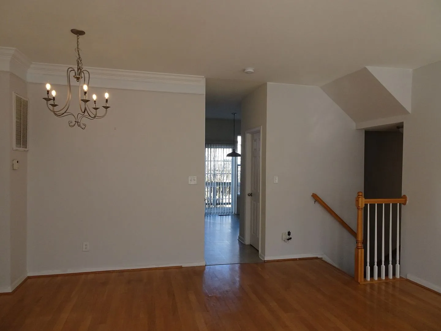 Nice town home close to Town Center — Photo 2