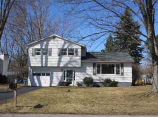 9 Gulfline Rd, Liverpool, NY 13090