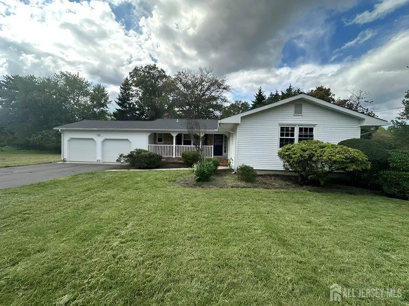 28 Rockleigh Dr, Ewing, NJ 08628