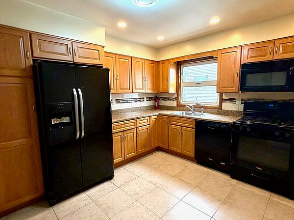4th image of 27 Paterson St APT 1