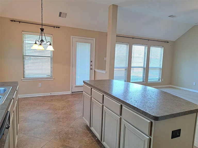 21910 Cascade Hollow Ln — Photo 13