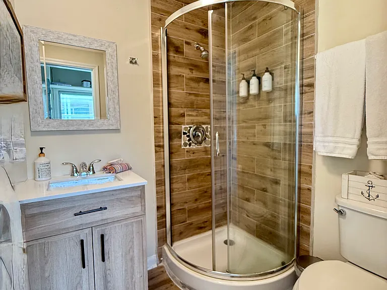 205 Driftwood Dr W — Photo 8