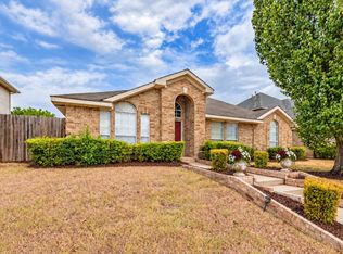 2722 Kingswood Blvd, Grand Prairie, TX 75052