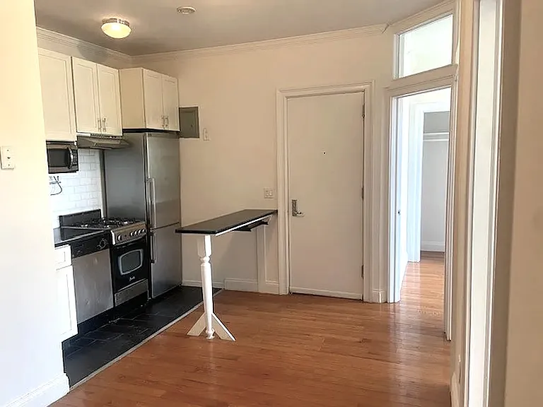 19 W 8th St #5 — Photo 3