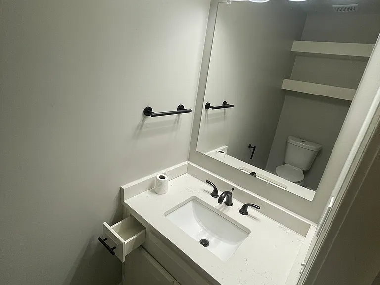 664 NE Clubhouse Dr — Photo 16