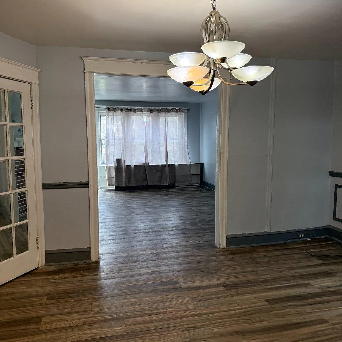 3 bed, 1.5 bath, 1256 sqft, $2,000 — Photo 1