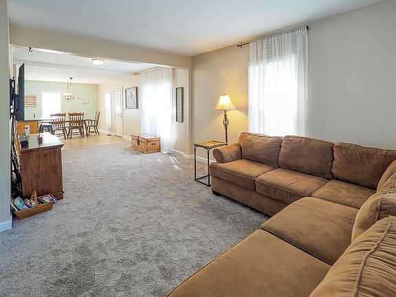 3rd image of 221 S Hamilton St