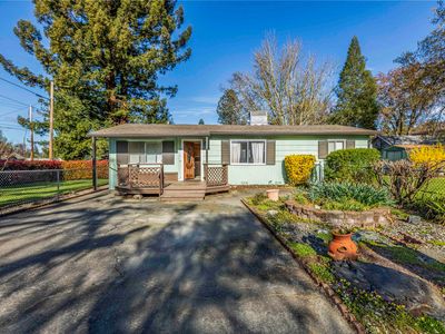 22 SW Elm St, Grants Pass, OR, 97526