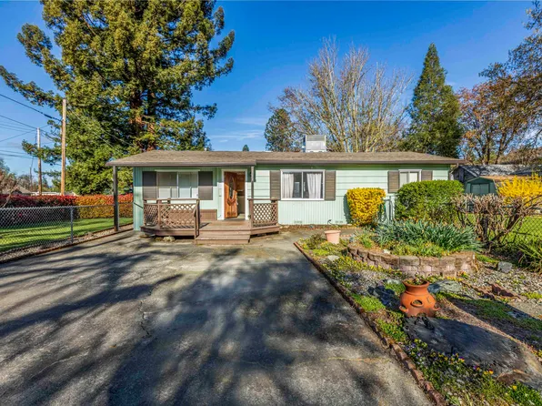 22 SW Elm St, Grants Pass, OR 97526