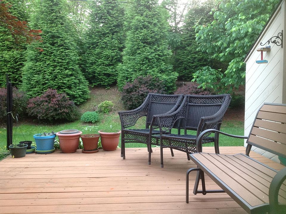 2nd image of 46 Elan Ln