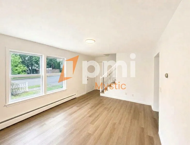 4 bed, 2.0 bath, $3,400 — Photo 3
