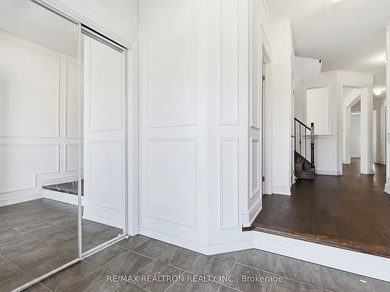 214 Irwin St — Photo 4