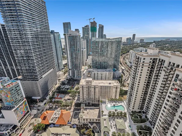 55 SW 9th St APT 4004, Miami, FL 33129