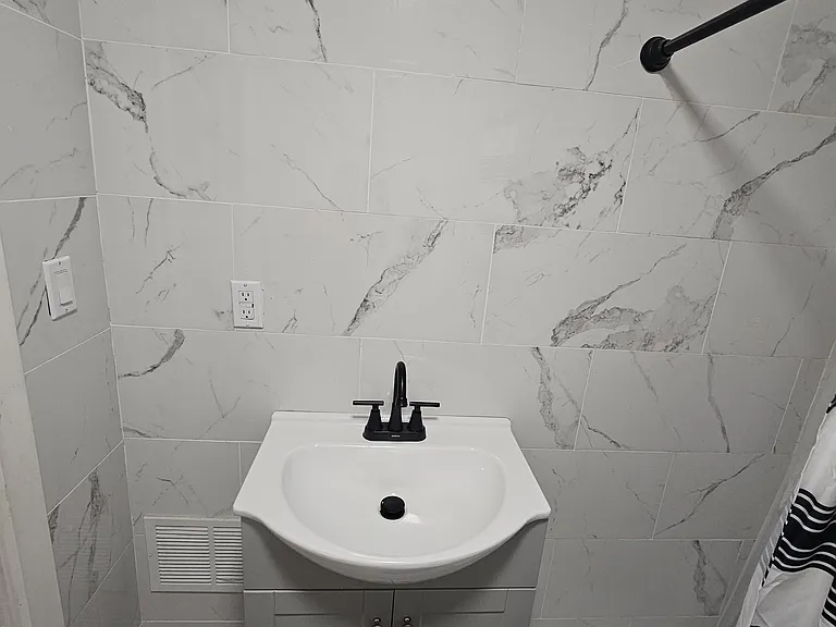 501 Calvert St — Photo 8