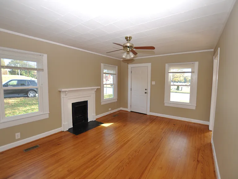 502 S Main St — Photo 22
