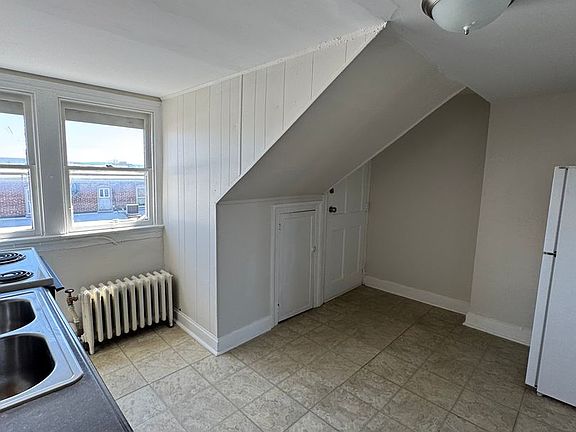 3rd image of 664-666 N Oak Hill Ave #3