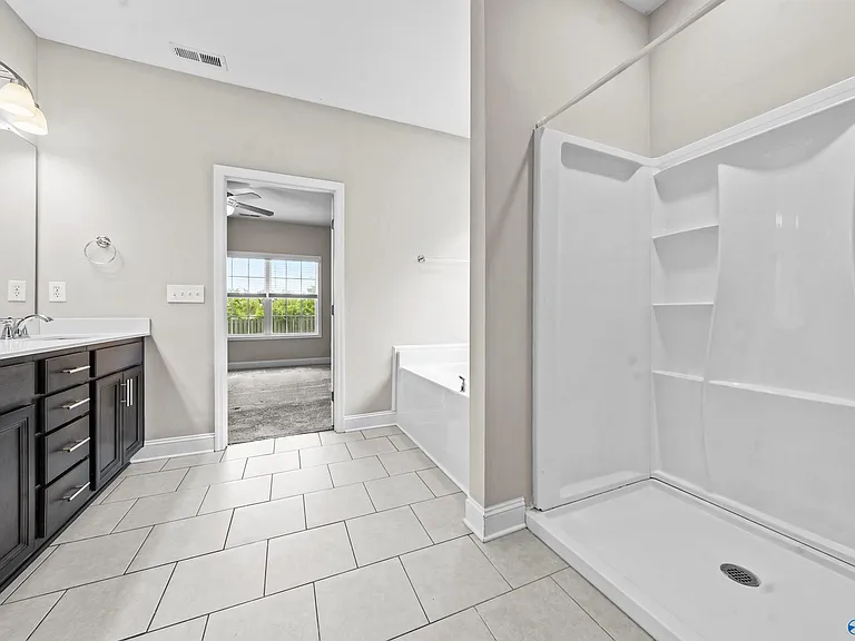 104 Erskin Parcus Dr — Photo 30