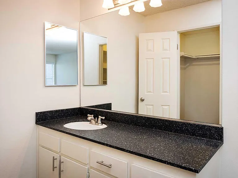 Elan Mesa Lofts — Photo 17
