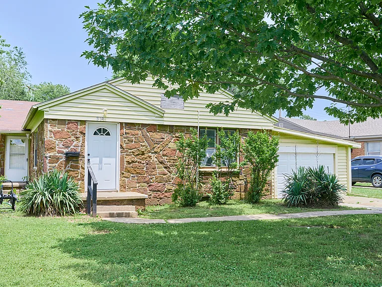 317 Babb Dr #1 — Photo 3