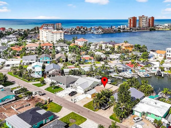 17710 Long Point Dr, Redington Shores, FL 33708