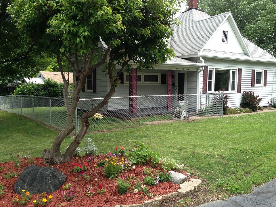 Corner of a dead end street.