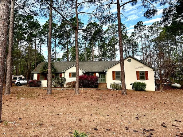 410 Stoneyfield Dr, Southern Pines, NC 28387