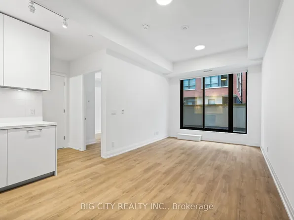 36 Brentcliffe Rd #201, Toronto, ON M4G 3Y2