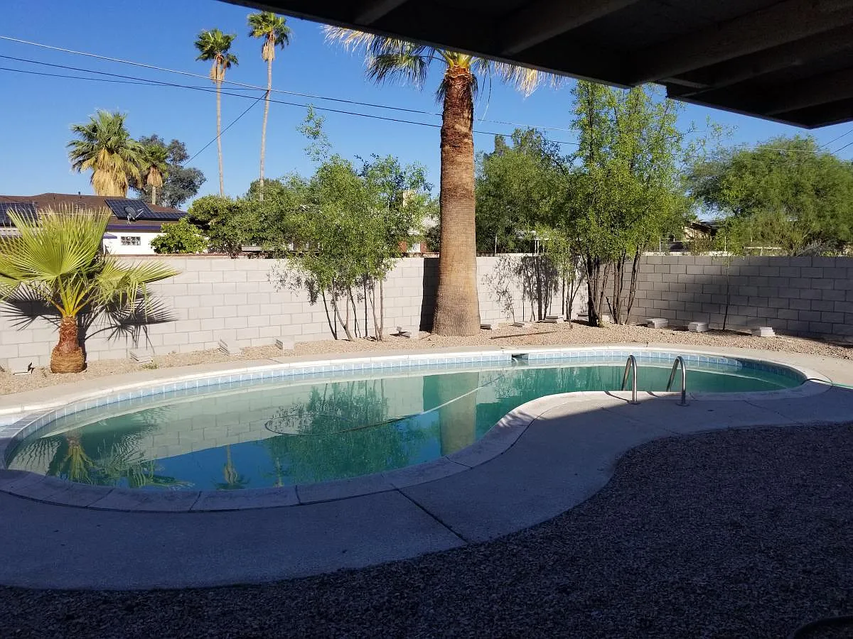 4 bed, 2.5 bath, 1933 sqft, $2,500 — Photo 2