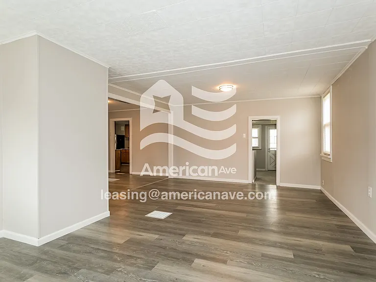 914236_006_wm_-_living_room_13599091.jpg