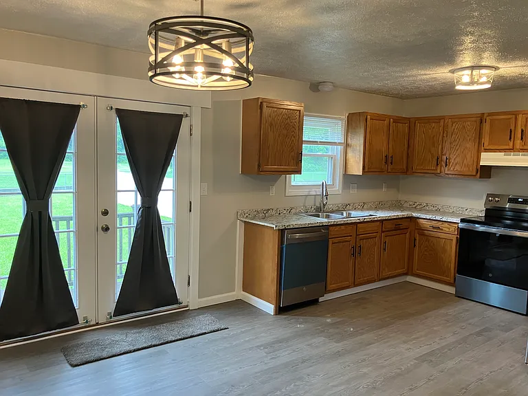 630 Mount Pleasant St — Photo 3