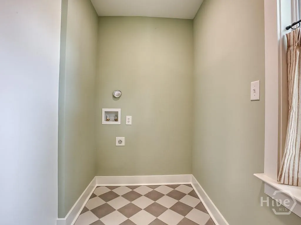 2 bed, 948 sqft, $1,975 — Photo 3